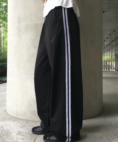 anyonemore(エニワンモア)の「anyonemore(エニワンモア)/サイドレースライン ドローストリング トラック トレーニング パンツ/Dove Line Track Training Pants(その他パンツ・レディース・ベージュ/ネイビー/ブラック・FREE)」の4枚目の写真