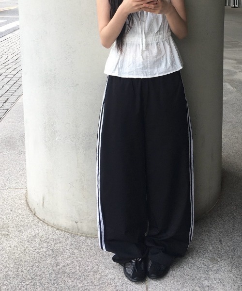 anyonemore(エニワンモア)の「anyonemore(エニワンモア)/サイドレースライン ドローストリング トラック トレーニング パンツ/Dove Line Track Training Pants(その他パンツ・レディース・ベージュ/ネイビー/ブラック・FREE)」の5枚目の写真