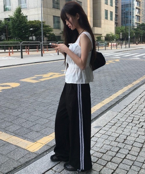 anyonemore(エニワンモア)の「anyonemore(エニワンモア)/サイドレースライン ドローストリング トラック トレーニング パンツ/Dove Line Track Training Pants(その他パンツ・レディース・ベージュ/ネイビー/ブラック・FREE)」の10枚目の写真
