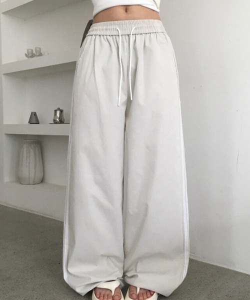 anyonemore(エニワンモア)の「anyonemore(エニワンモア)/サイドレースライン ドローストリング トラック トレーニング パンツ/Dove Line Track Training Pants(その他パンツ・レディース・ベージュ/ネイビー/ブラック・FREE)」の15枚目の写真