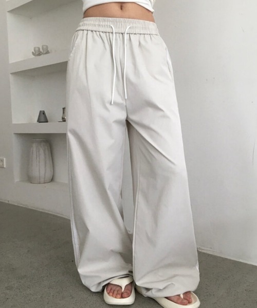 anyonemore(エニワンモア)の「anyonemore(エニワンモア)/サイドレースライン ドローストリング トラック トレーニング パンツ/Dove Line Track Training Pants(その他パンツ・レディース・ベージュ/ネイビー/ブラック・FREE)」の16枚目の写真