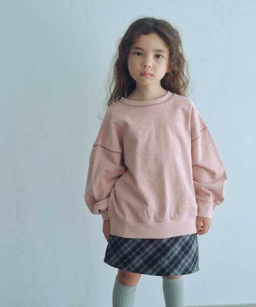 green label relaxing（グリーンレーベルリラクシング）の「裏毛 配色ステッチ プルオーバー / キッズ  100cm-160cm（Tシャツ/カットソー・キッズ・ナチュラル/ライトピンク/ライトブルー/ダークグレー・140cm/130cm/160cm/100cm/110cm/120cm/150cm）」の4枚目の写真