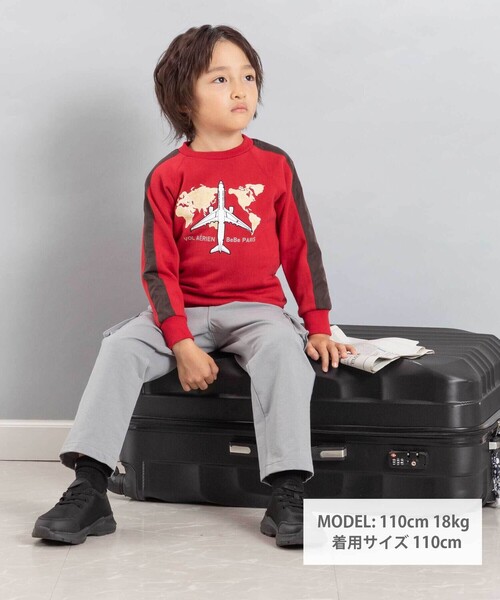 BeBe（ベベ）の「【JALコラボ】飛行機刺しゅう袖切り替えラグラントレーナー（スウェット・キッズ・レッド/ネイビー・130cm/120cm/100cm/110cm）」の3枚目の写真