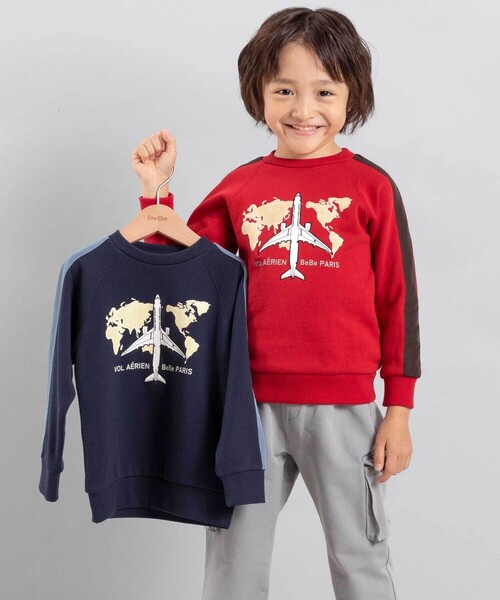 BeBe（ベベ）の「【JALコラボ】飛行機刺しゅう袖切り替えラグラントレーナー（スウェット・キッズ・レッド/ネイビー・130cm/120cm/100cm/110cm）」の4枚目の写真