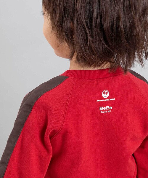 BeBe（ベベ）の「【JALコラボ】飛行機刺しゅう袖切り替えラグラントレーナー（スウェット・キッズ・レッド/ネイビー・130cm/120cm/100cm/110cm）」の6枚目の写真