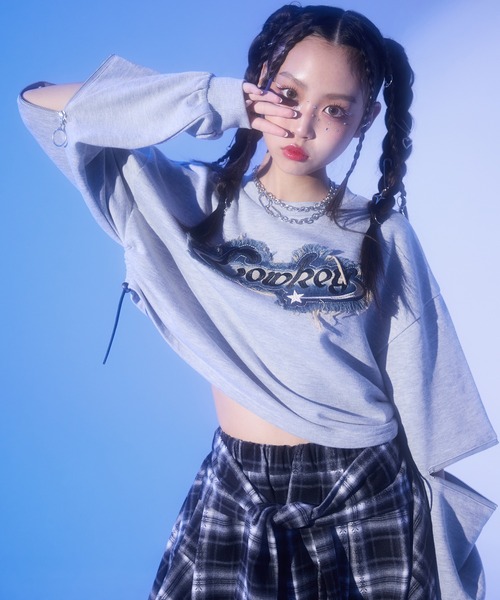 ANAP GiRL(アナップガール)の「デニムワッペン 袖ジップ クロップド スウェット(スウェット・キッズ・ブラック/ライトグレー/レッド・XS/S/M)」の3枚目の写真