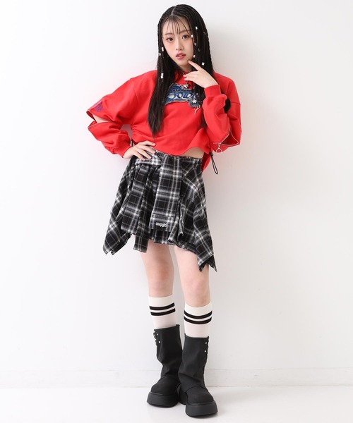 ANAP GiRL(アナップガール)の「デニムワッペン 袖ジップ クロップド スウェット(スウェット・キッズ・ブラック/ライトグレー/レッド・XS/S/M)」の17枚目の写真