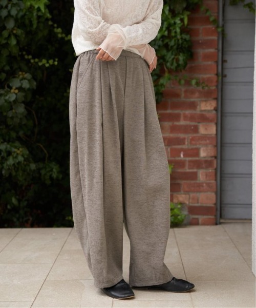 LBC（エルビーシー）の「モールタックカーブパンツ（その他パンツ・レディース・ベージュ/その他1/ブラック・M/L）」の17枚目の写真