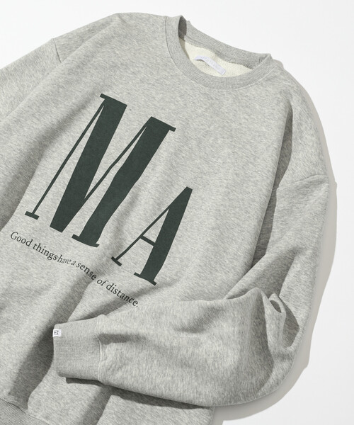 Firsthand（ファーストハンド）の「MA Firsthand/マ ファーストハンド MA プリントロゴ クルーネックスウェット / 裏毛 / リラックスフィット（スウェット・メンズ・オリーブ/ブラック/グレー・MEDIUM/LARGE）」の4枚目の写真