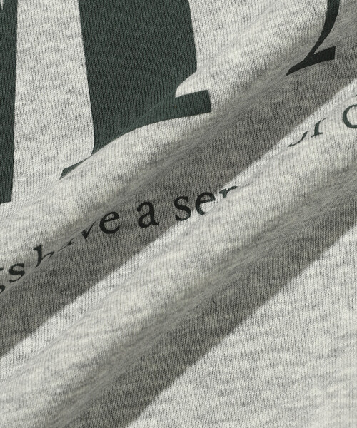 Firsthand（ファーストハンド）の「MA Firsthand/マ ファーストハンド MA プリントロゴ クルーネックスウェット / 裏毛 / リラックスフィット（スウェット・メンズ・オリーブ/ブラック/グレー・MEDIUM/LARGE）」の8枚目の写真