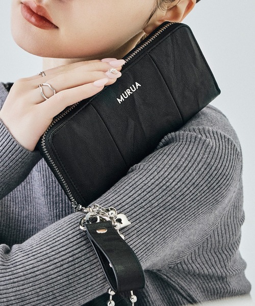 MURUA(ムルーア)の「MURUA(ムルーア)ラウンドファスナー長財布 MR-W1401 ベルトチャーム(財布・レディース・アイボリー/ブラック/ピンク・FREE)」の4枚目の写真