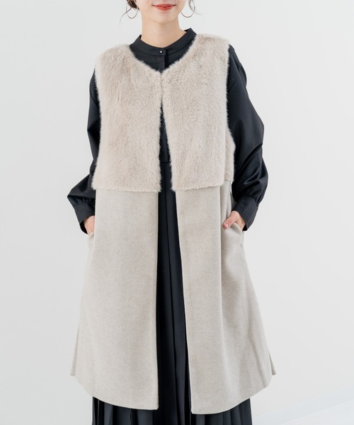 refinedworks（リファインドワークス）の「【refinedworks】きれいめ派 の方にオススメしたい ファー付きジレ！（ベスト・レディース・グレイッシュベージュ/ブラック・FREE）」の2枚目の写真
