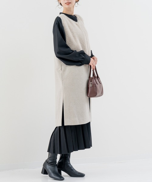 refinedworks（リファインドワークス）の「【refinedworks】きれいめ派 の方にオススメしたい ファー付きジレ！（ベスト・レディース・グレイッシュベージュ/ブラック・FREE）」の13枚目の写真