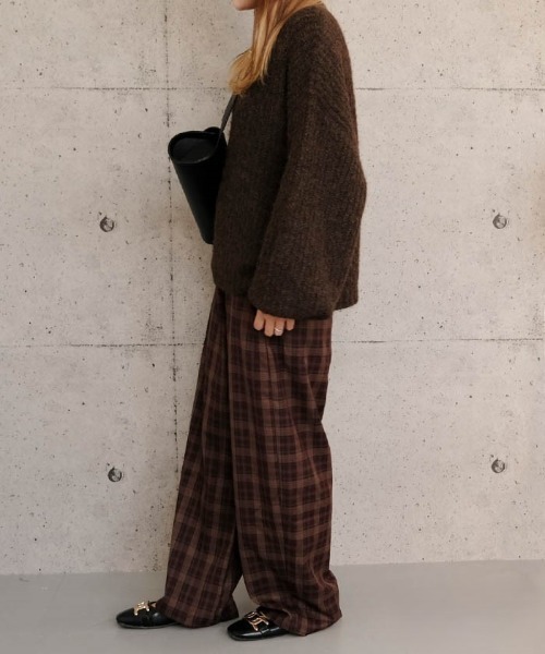 aquagarage(アクアガレージ)の「アルパカ風ニットトップス(ニット/セーター・レディース・ブラウン/ネイビー/チャコール・M)」の15枚目の写真