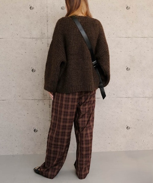 aquagarage(アクアガレージ)の「アルパカ風ニットトップス(ニット/セーター・レディース・ブラウン/ネイビー/チャコール・M)」の16枚目の写真