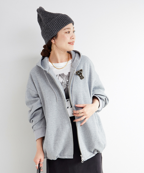 スーパービューティー44サイズ フラワーブローチ付き黒パーカー