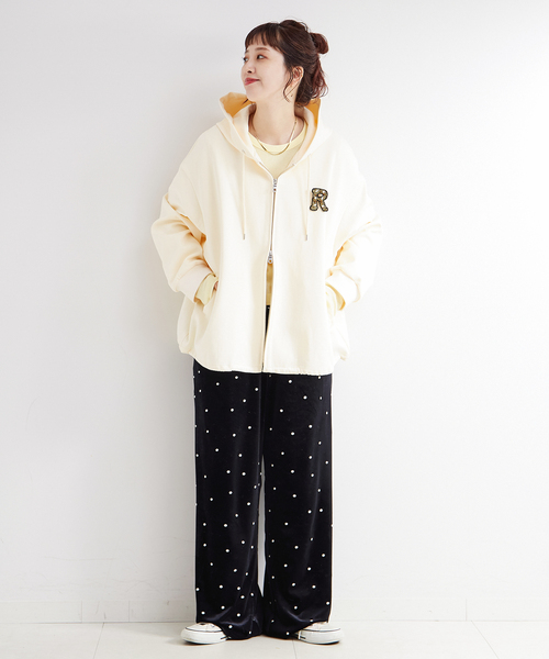 B.C STOCK(ベーセーストック)の「ウォッシャブル / ブローチ付きフードパーカー(パーカー・レディース・ブラック/アイボリー/グレー・FREE)」の4枚目の写真