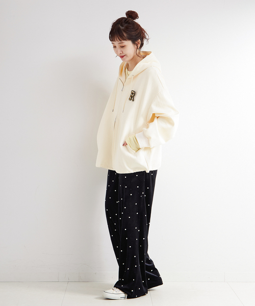 B.C STOCK(ベーセーストック)の「ウォッシャブル / ブローチ付きフードパーカー(パーカー・レディース・ブラック/アイボリー/グレー・FREE)」の5枚目の写真