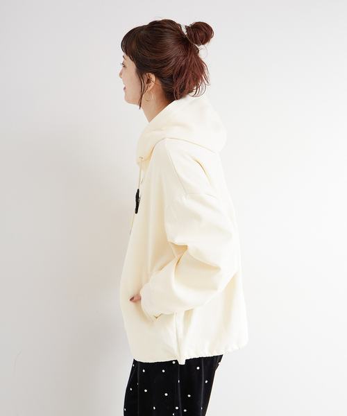 B.C STOCK(ベーセーストック)の「ウォッシャブル / ブローチ付きフードパーカー(パーカー・レディース・ブラック/アイボリー/グレー・FREE)」の8枚目の写真