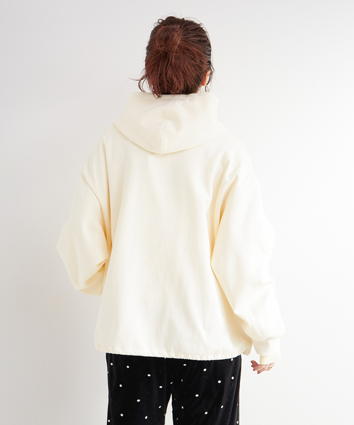 B.C STOCK(ベーセーストック)の「ウォッシャブル / ブローチ付きフードパーカー(パーカー・レディース・ブラック/アイボリー/グレー・FREE)」の9枚目の写真