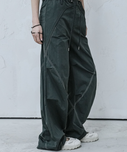 AVANDRESS(アバンドレス )の「ダイヤステッチタスランパンツ 2COL(スウェットパンツ・レディース・ブラック/チャコール・SMALL/MEDIUM)」の4枚目の写真