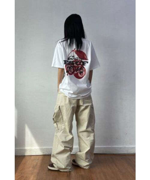 ESCAPEFROM(エスケープフロム)の「レッドチェリーバムプリントオーバーサイズ半袖Tシャツホワイト(Tシャツ/カットソー・レディース・その他・LARGE/SMALL/MEDIUM)」の3枚目の写真
