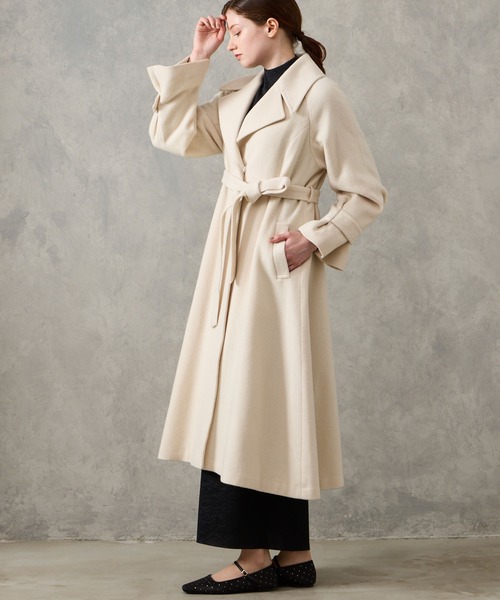 AIMER（エメ）の「RESCWOOL(R) モッサビッグカラーフィット&フレアベルテッドコート（その他アウター・レディース・アイボリー/ライトグレー/ブラウン・MEDIUM）」の2枚目の写真