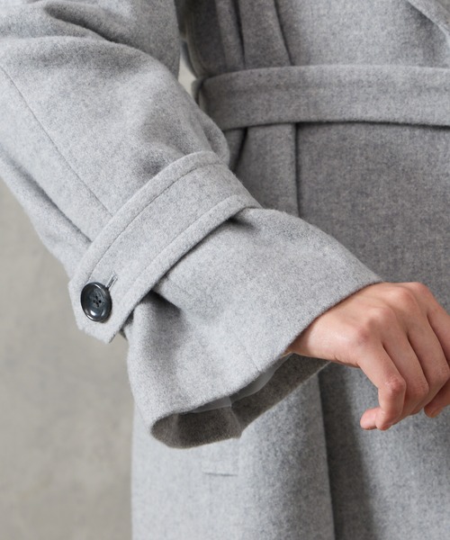 AIMER（エメ）の「RESCWOOL(R) モッサビッグカラーフィット&フレアベルテッドコート（その他アウター・レディース・アイボリー/ライトグレー/ブラウン・MEDIUM）」の22枚目の写真