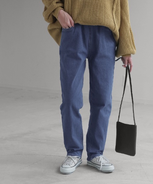 HUG.U(ハグユー)の「<選べるM~3Lサイズ・2丈> 激楽テーパードデニムパンツ(デニムパンツ・レディース・インディゴブルー/ライトインディゴブルー/ブルー・3L(トール丈)/2L(トール丈)/M(トール丈)/L(トール丈)/2L(レギュラー丈)/M(レギュラー丈)/L(レギュラー丈)/3L(レギュラー丈))」の1枚目の写真