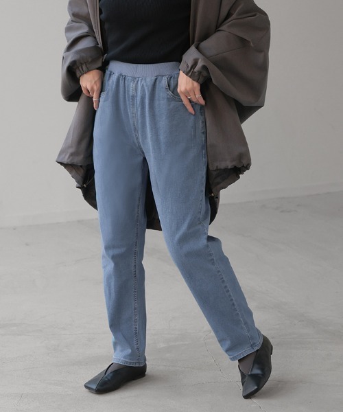 HUG.U(ハグユー)の「<選べるM~3Lサイズ・2丈> 激楽テーパードデニムパンツ(デニムパンツ・レディース・インディゴブルー/ライトインディゴブルー/ブルー・3L(トール丈)/2L(トール丈)/M(トール丈)/L(トール丈)/2L(レギュラー丈)/M(レギュラー丈)/L(レギュラー丈)/3L(レギュラー丈))」の5枚目の写真