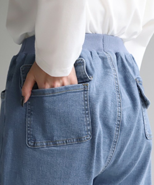 HUG.U(ハグユー)の「<選べるM~3Lサイズ・2丈> 激楽テーパードデニムパンツ(デニムパンツ・レディース・インディゴブルー/ライトインディゴブルー/ブルー・3L(トール丈)/2L(トール丈)/M(トール丈)/L(トール丈)/2L(レギュラー丈)/M(レギュラー丈)/L(レギュラー丈)/3L(レギュラー丈))」の17枚目の写真