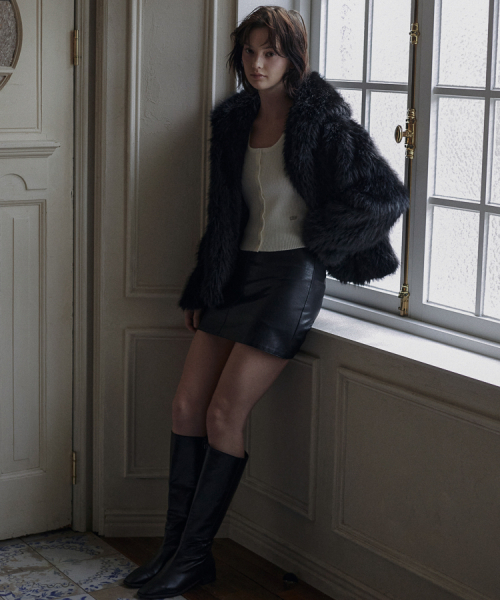 DEHEVE（デヘヴェ）の「Overfit Hood Fur Jacket [Black]（ムートンコート・レディース・ブラック・FREE）」の3枚目の写真
