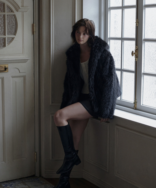 DEHEVE（デヘヴェ）の「Overfit Hood Fur Jacket [Black]（ムートンコート・レディース・ブラック・FREE）」の4枚目の写真