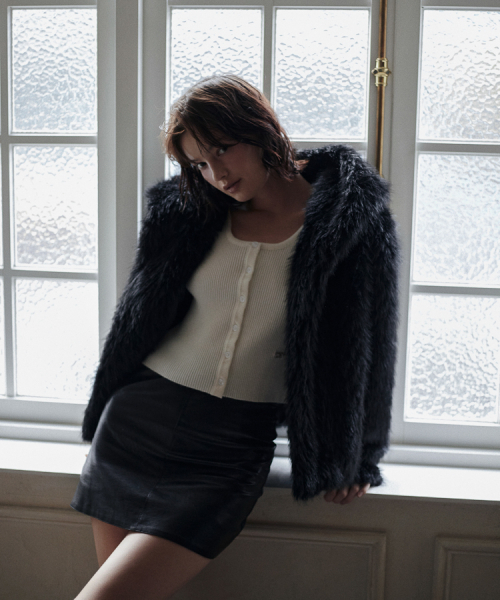 DEHEVE（デヘヴェ）の「Overfit Hood Fur Jacket [Black]（ムートンコート・レディース・ブラック・FREE）」の7枚目の写真