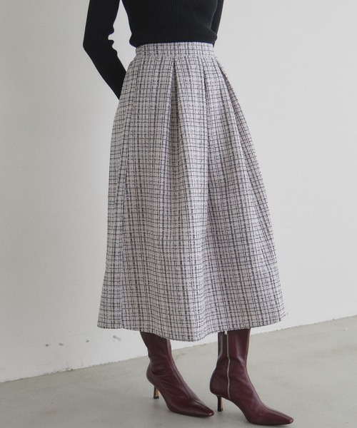 &. NOSTALGIA（アンドドットノスタルジア）の「ツイードタックフレアスカート（スカート・レディース・ブラック/オフホワイト/ブルー・M）」の7枚目の写真