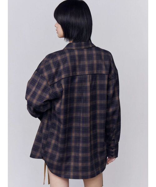 EMODA(エモダ)の「エッジレースオーバーシャツ(シャツ/ブラウス・レディース・ブラック/ベージュ/ネイビー・FREE)」の4枚目の写真