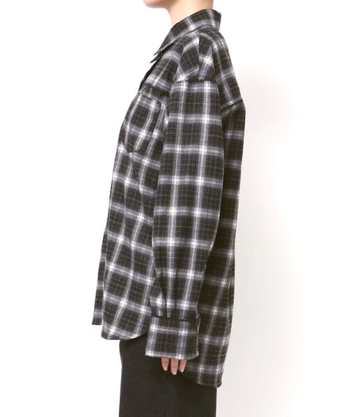 EMODA（エモダ）の「エッジレースオーバーシャツ（シャツ/ブラウス・レディース・ブラック/ベージュ/ネイビー・FREE）」の10枚目の写真