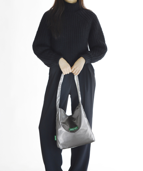 GREEN STUFF（グリーンスタッフ）の「seem full bag 62 - metallic nylon titanium silver（エコバッグ/サブバッグ・レディース・その他・FREE）」の3枚目の写真