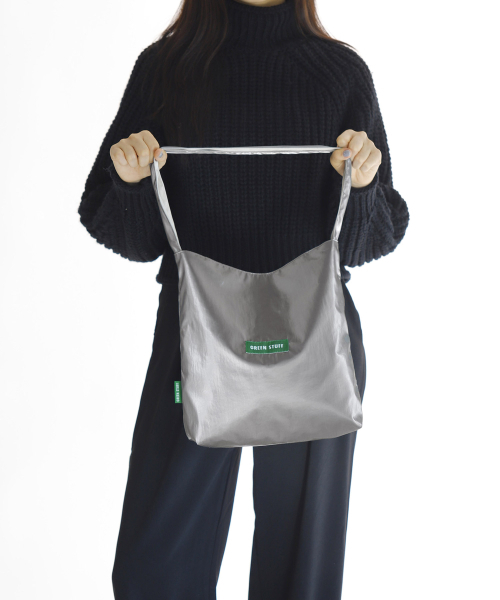 GREEN STUFF（グリーンスタッフ）の「seem full bag 62 - metallic nylon titanium silver（エコバッグ/サブバッグ・レディース・その他・FREE）」の4枚目の写真