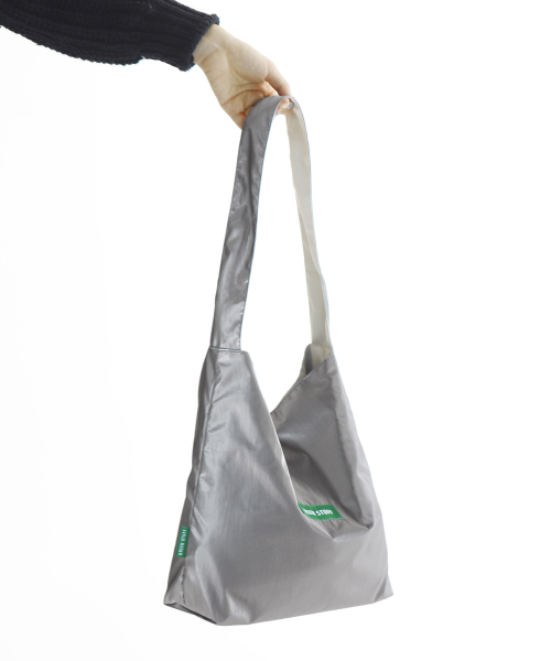 GREEN STUFF（グリーンスタッフ）の「seem full bag 62 - metallic nylon titanium silver（エコバッグ/サブバッグ・レディース・その他・FREE）」の6枚目の写真