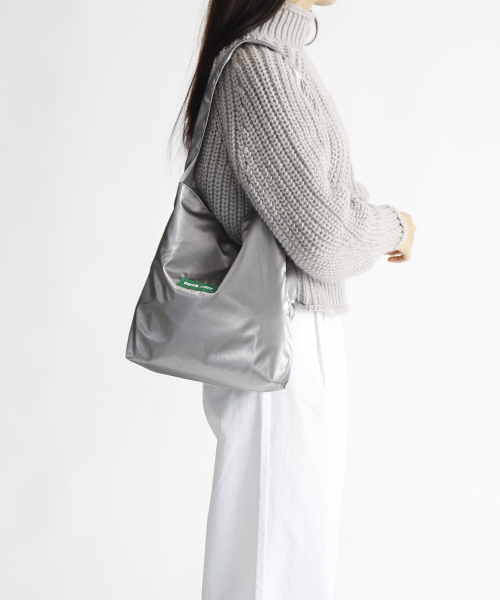 GREEN STUFF（グリーンスタッフ）の「seem full bag 62 - metallic nylon titanium silver（エコバッグ/サブバッグ・レディース・その他・FREE）」の8枚目の写真