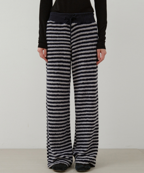 WEDNESDAYOASISFORWOMEN（ウェンズデー オアシス フォー ウーマン）の「ファージブークルストライプワイドパンツ_GRAY(W25-PT36)（スウェットパンツ・レディース・ブラック×グレー・OS）」の3枚目の写真