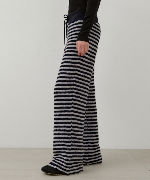 WEDNESDAYOASISFORWOMEN（ウェンズデー オアシス フォー ウーマン）の「ファージブークルストライプワイドパンツ_GRAY(W25-PT36)（スウェットパンツ・レディース・ブラック×グレー・OS）」の4枚目の写真