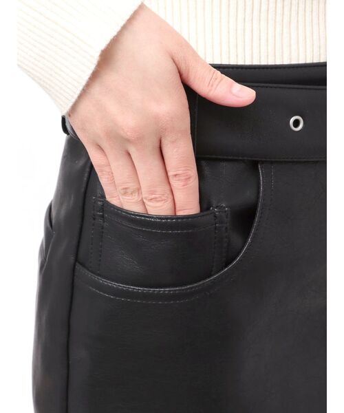 EVRIS(エヴリス)の「フェイクレザーベルトミニスカート【セットアップ着用可能】(スカート・レディース・ブラウン/ブラック・MEDIUM/SMALL)」の21枚目の写真