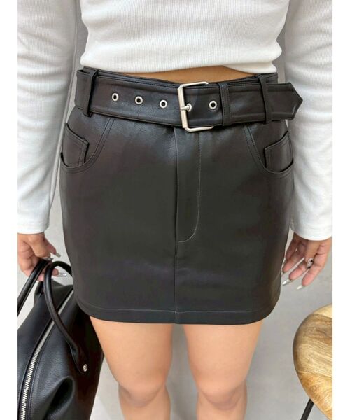 EVRIS(エヴリス)の「フェイクレザーベルトミニスカート【セットアップ着用可能】(スカート・レディース・ブラウン/ブラック・MEDIUM/SMALL)」の10枚目の写真