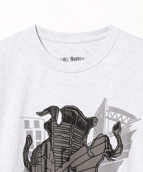 BEAMS T(ビームスティー)の「Yohei Yasumitsu / Long Sleeve T-shirt(Tシャツ/カットソー・メンズ・ライトグレー・SMALL/MEDIUM/LARGE/X-LARGE)」の3枚目の写真