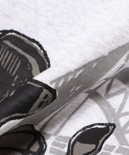 BEAMS T(ビームスティー)の「Yohei Yasumitsu / Long Sleeve T-shirt(Tシャツ/カットソー・メンズ・ライトグレー・SMALL/MEDIUM/LARGE/X-LARGE)」の6枚目の写真