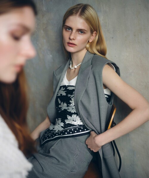 ANAYI（アナイ）の「ドットフラワープリントスカーフ（バンダナ/スカーフ・レディース・ダークネイビー・FREE）」の2枚目の写真