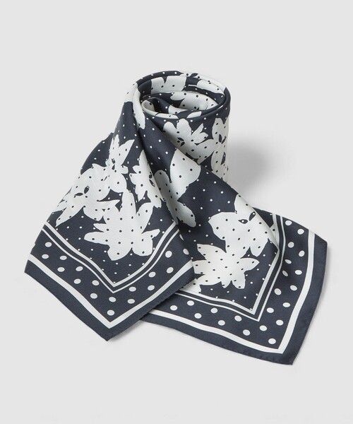 ANAYI（アナイ）の「ドットフラワープリントスカーフ（バンダナ/スカーフ・レディース・ダークネイビー・FREE）」の3枚目の写真