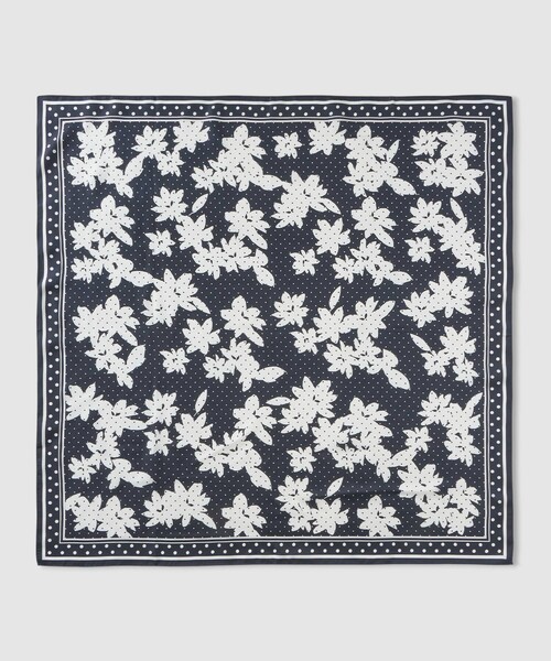 ANAYI（アナイ）の「ドットフラワープリントスカーフ（バンダナ/スカーフ・レディース・ダークネイビー・FREE）」の4枚目の写真